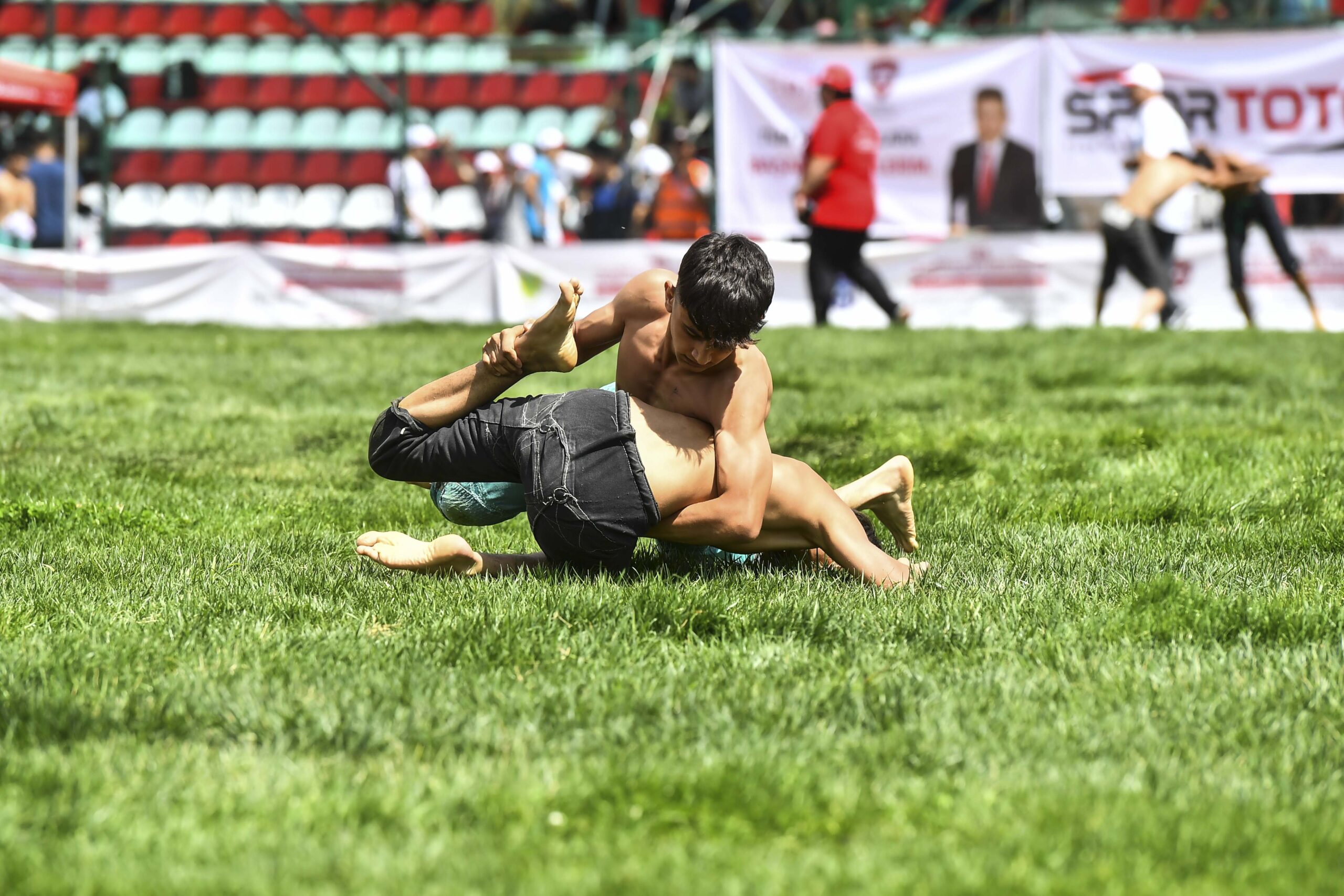 MANSUR YAVAŞ ‘1. GELENEKSEL TAHA AKGÜL KARAKUCAK GÜREŞLERİ’NİN AÇILIŞINA KATILDI