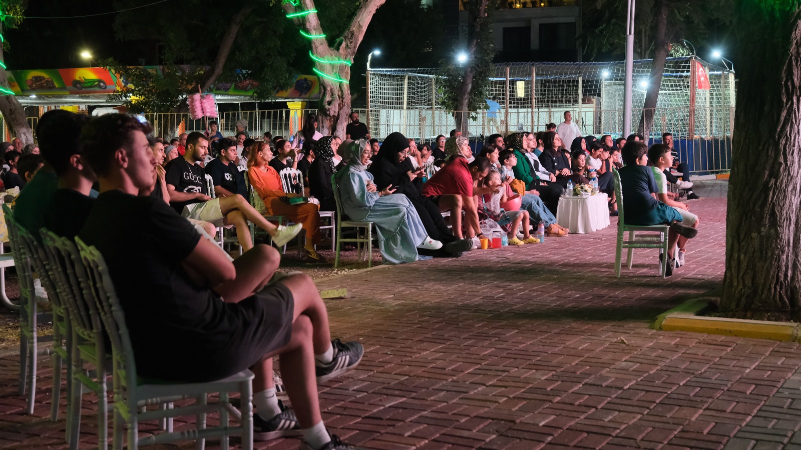 ÇİFTLİKKÖY’DE YAZ SİNEMASI ETKİNLİKLERİ BAŞLADI