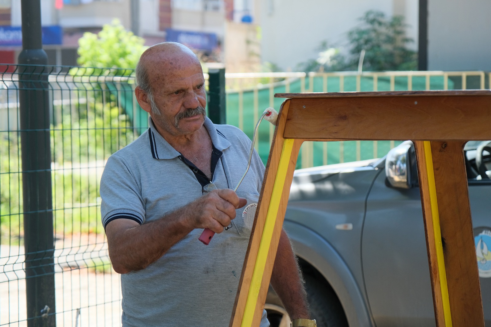 ÇİFTLİKKÖY’DE HURDALARDAN YENİ OYUN ALETLERİ ÜRETİLİYOR