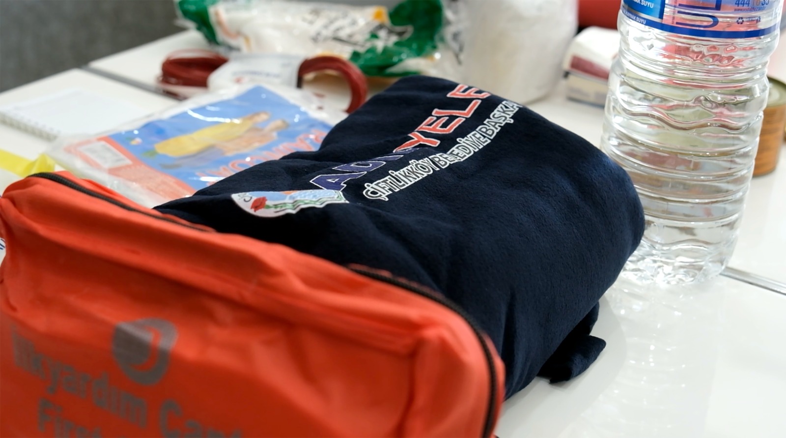 Başkan Yele’den Evlenen Çiftlere Afet Çantası Hediyesi