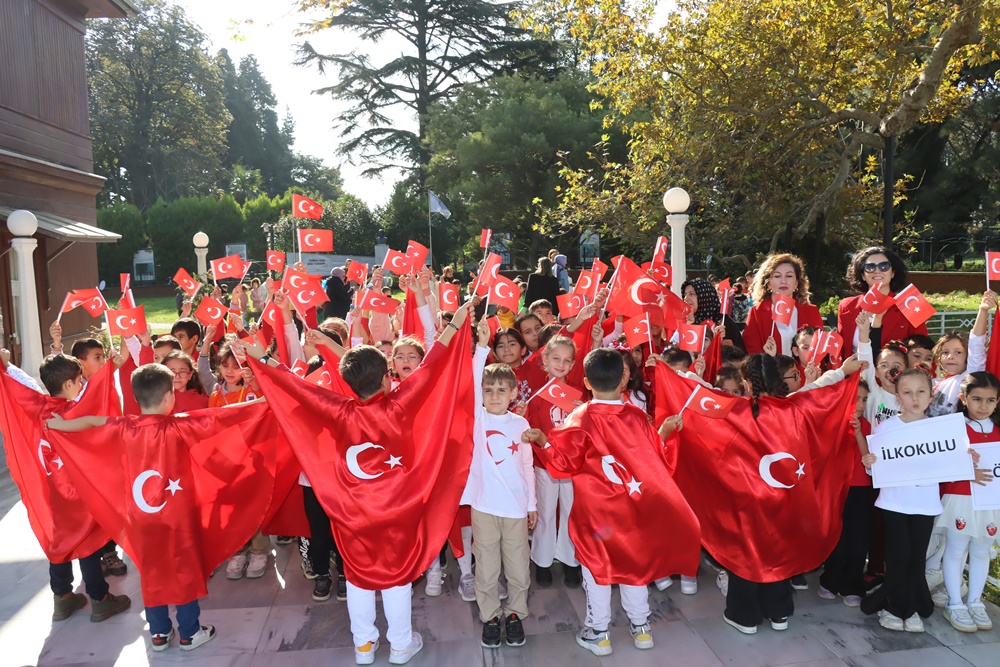 YÜRÜYEN KÖŞK DOLDU TAŞTI