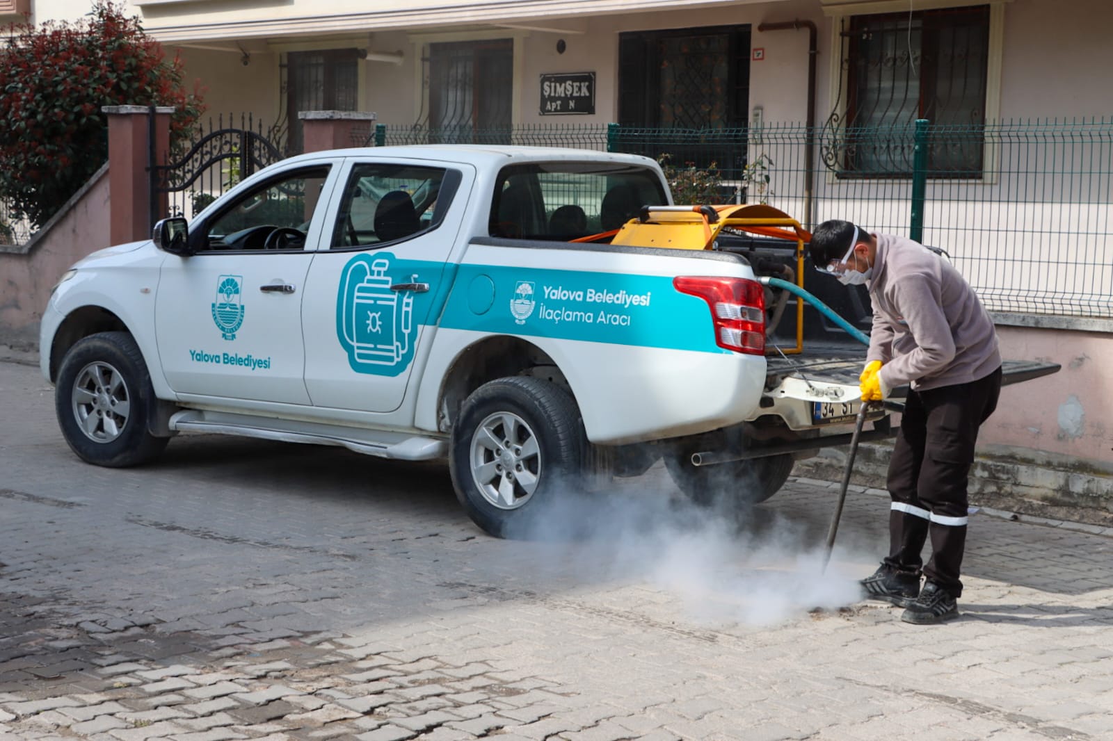 YALOVA BELEDİYESİ UÇKUNLA MÜCADELEYE DEVAM EDİYOR