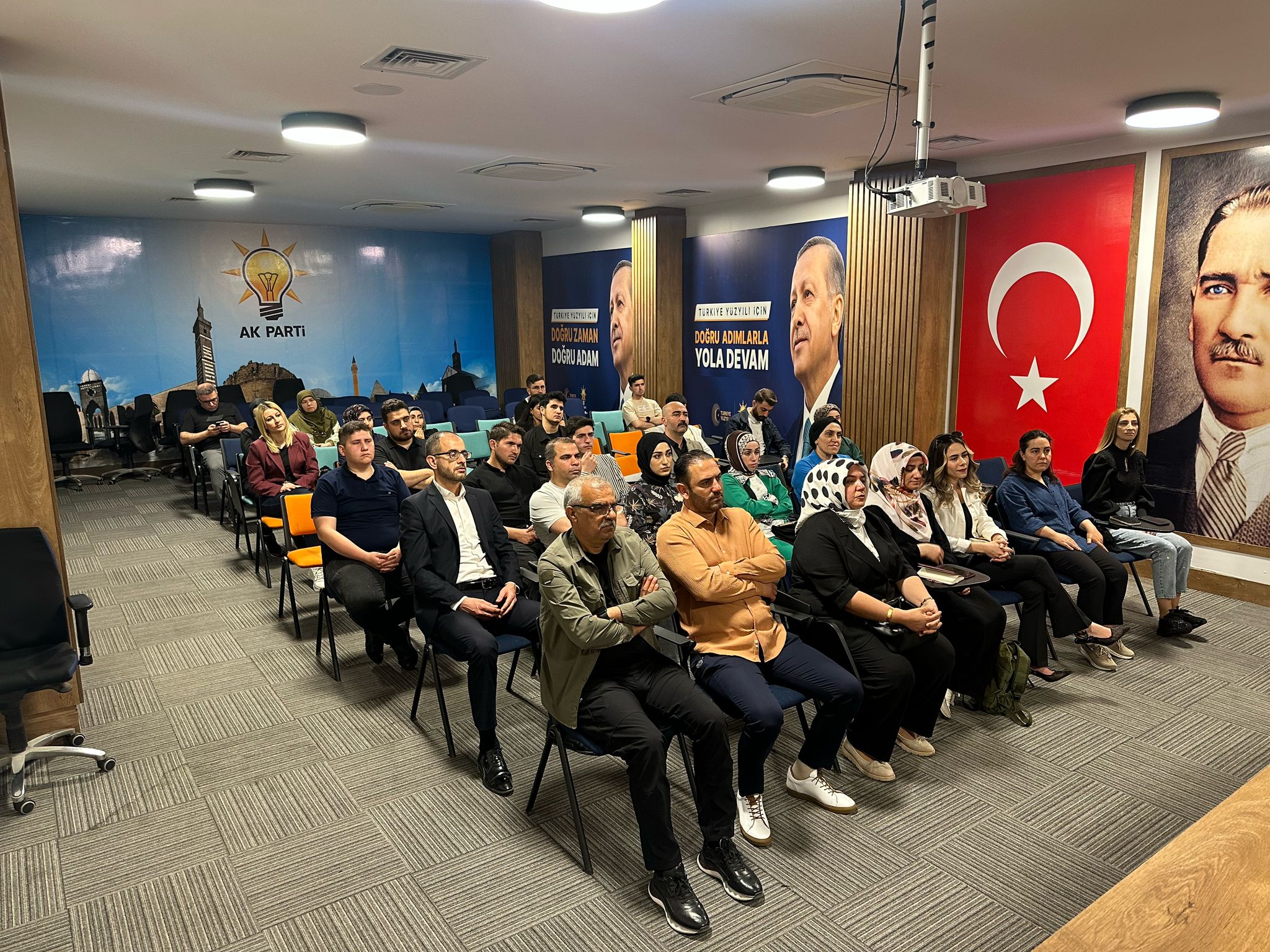 AK Parti Diyarbakır İl Başkanlığında Tanıtım Ve Medya Başkanları Birim Toplantısı  Gerçekleştirildi.
