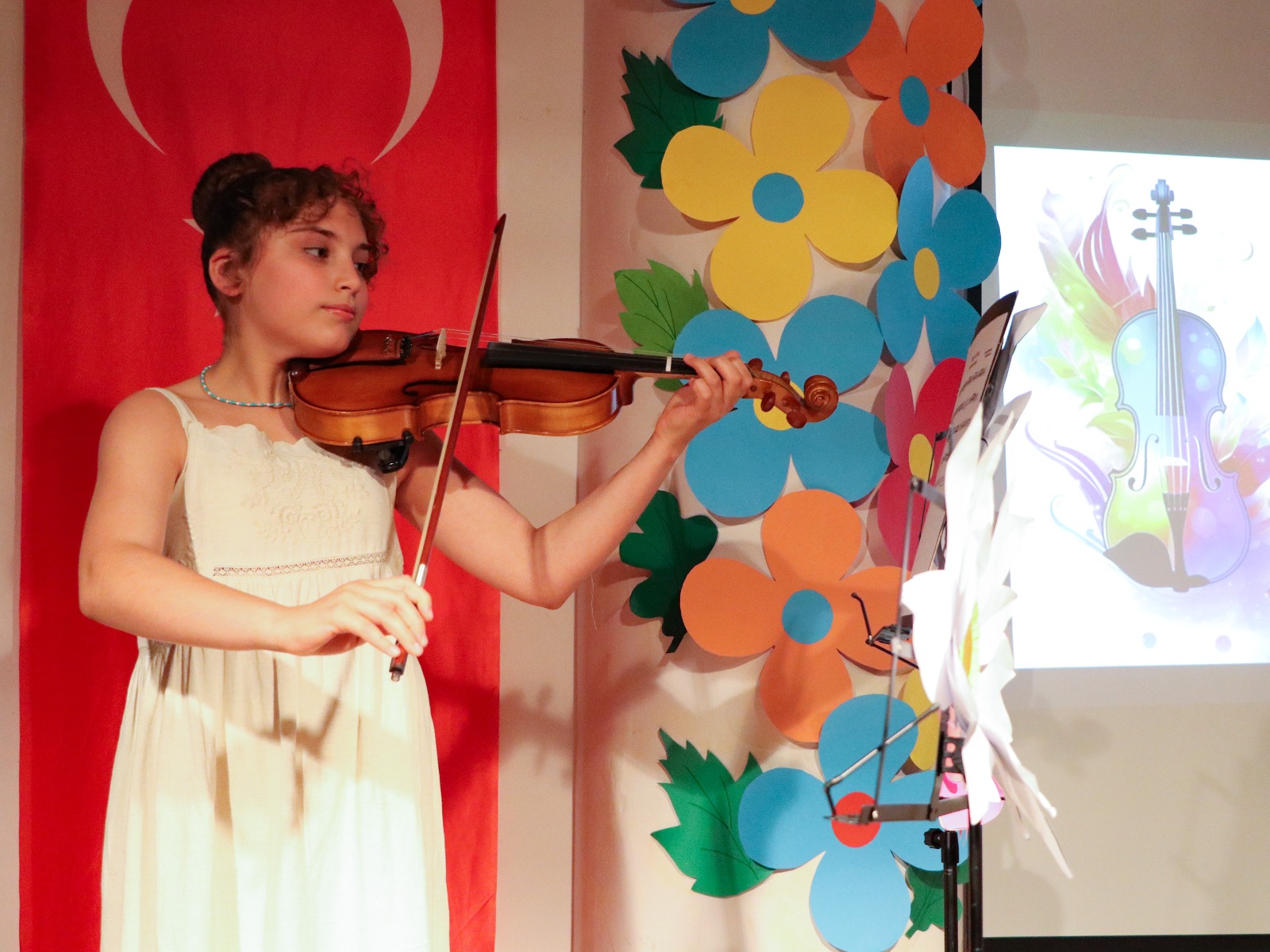 Çiftlikköy’de Minik Müzisyenler Sahneyle Buluştu