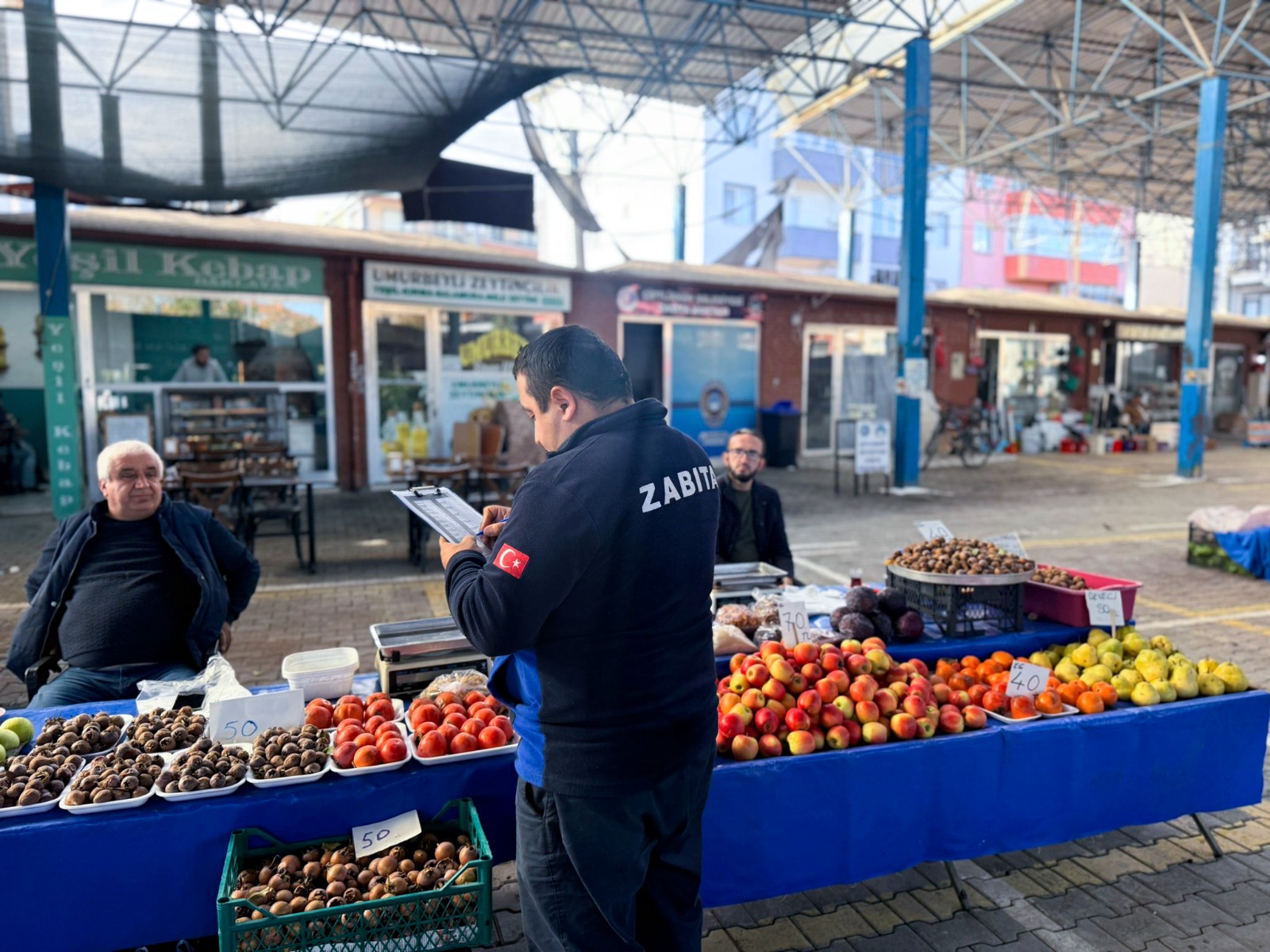 Çiftlikköy’de Zabıta, Pazaryeri Denetimlerini Sürdürüyor